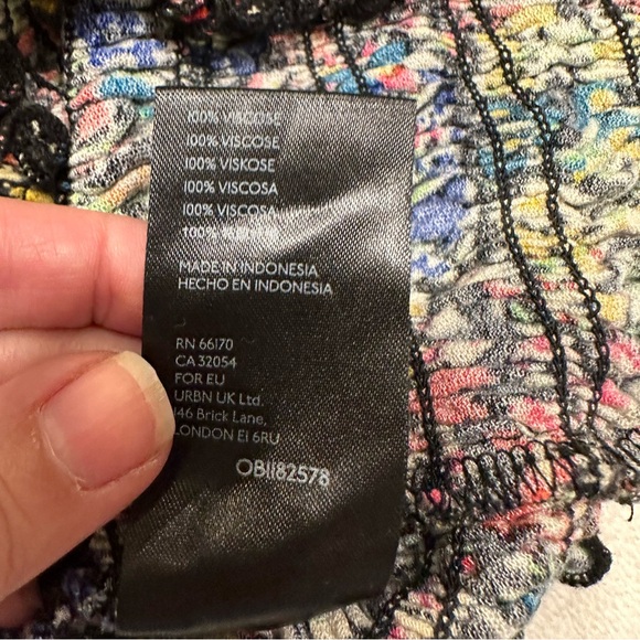 Urban Outfitters Colorful Floral Smocked Cropped‎ Blouse - Picture 9 of 9